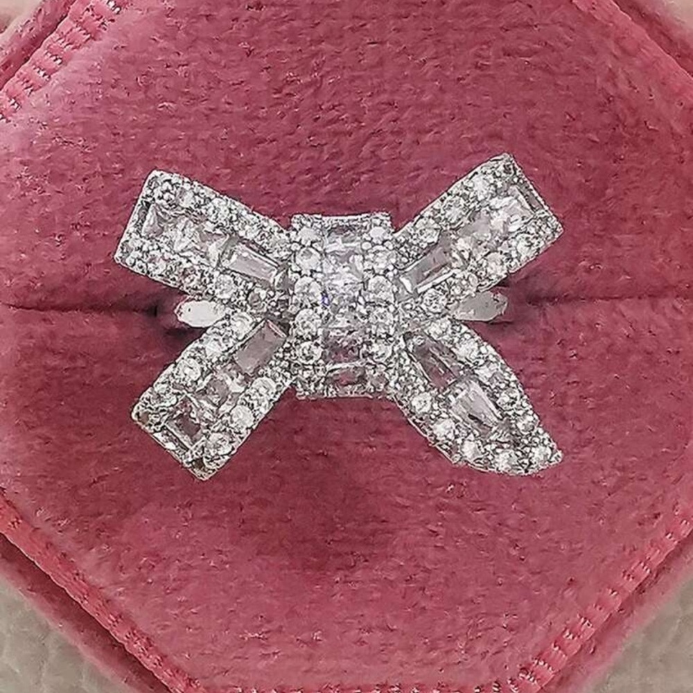 WEDDING RING - Picture 2 of 10
